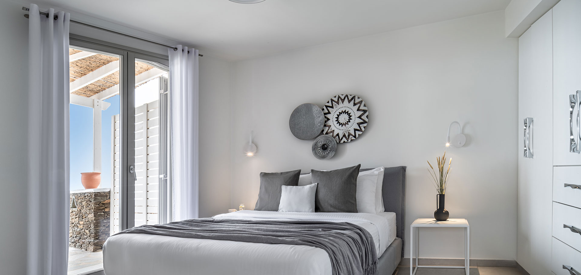 Nima Sifnos Residences - The bedroom of Comfort apartment