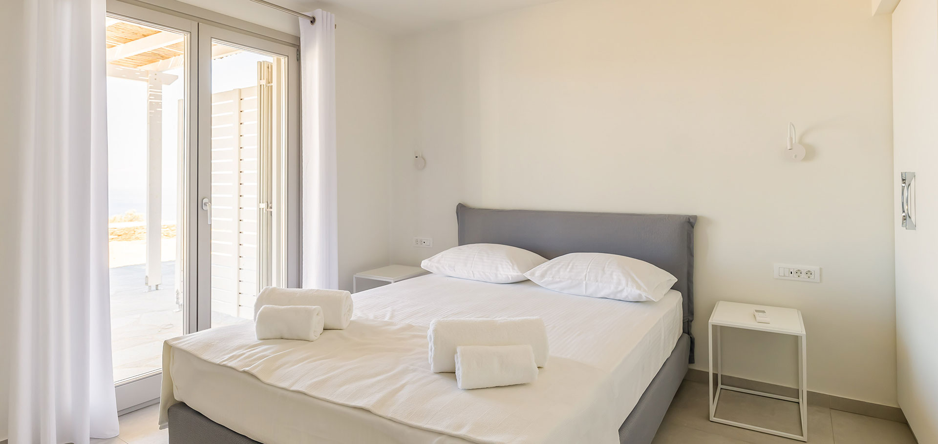 Υπνοδωμάτιο με διπλό κρεβάτι στο Comfort διαμέρισμα